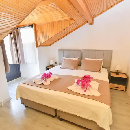 Royalis Boutique By Mykonut 3*