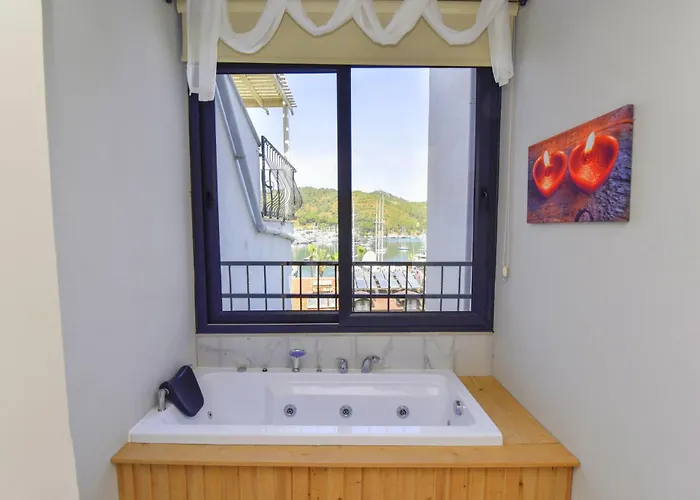 Отель Royalis Boutique 3*