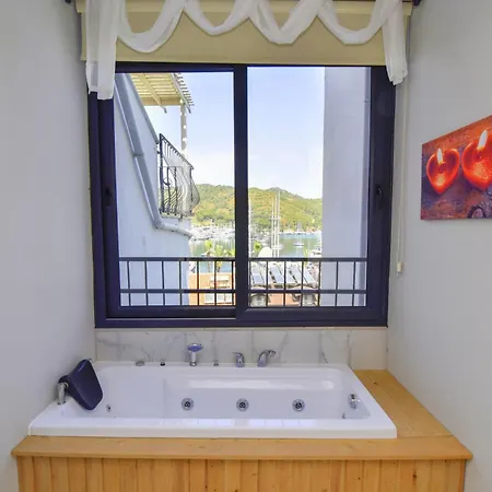 Ξενοδοχείο Royalis Boutique 3*